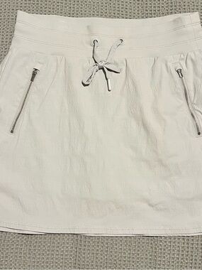 Athleta light gray Skort with Zip Pockets women’s size 4 EUC!